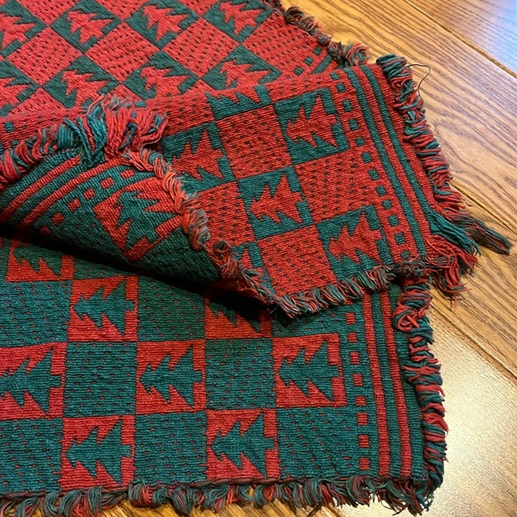 3 Reversible woven fringed edge Christmas tree placemats - Picture 5 of 5